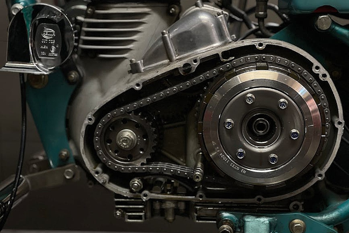 Łańcuch napędowy – kluczowy element w przeniesieniu mocy silnika motocyklowego