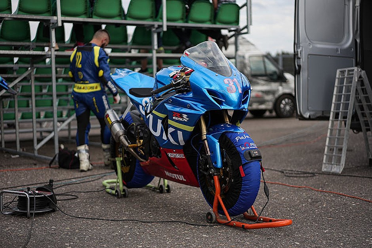 Legenda motocyklowych torów: Suzuki RG500 XR14 Barry’ego Sheene na aukcji Bonhams